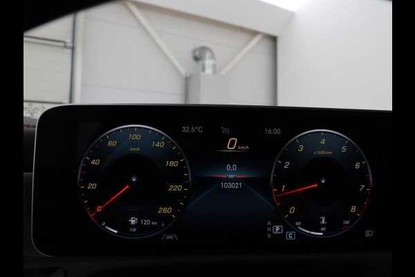 Mercedes-Benz CLA-Klasse Shooting Brake 200 AMG Line | Leder/Alcantara | Trekhaak | Carplay | Widescreen | Navigatie | Full LED | Camera | 18'' | Park Assist | Climate control | Bluetooth