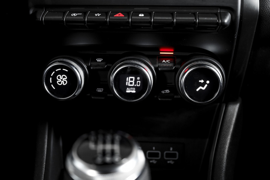 Renault Captur 1.0 TCe 90 Intens Org. NL. | Trekhaak | 9,3" scherm | Cruise | PDC | Camera | NAV + App. Connect | ECC | LM 17" |