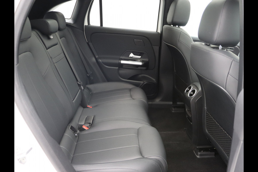 Mercedes-Benz EQA 250 Pano, Keyless GO, Camera, Sfeerverlichting, Dodehoekassistent