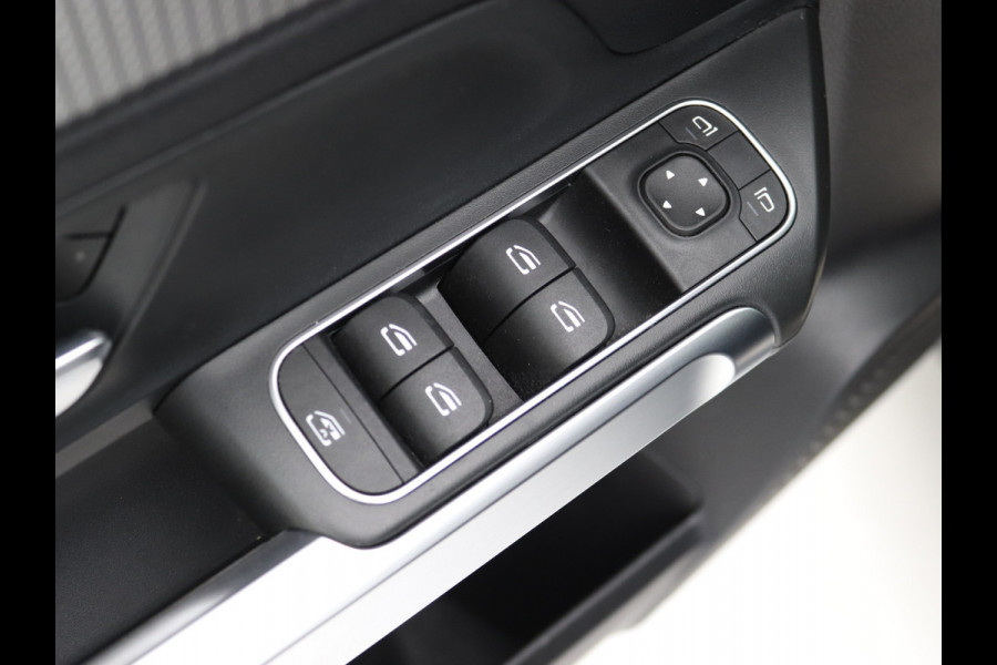 Mercedes-Benz Glb 200 Progressive Camera, Stoel en stuurverwarming, Carplay, Widescreen
