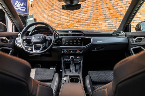 Audi Q3 45 TFSI e 245 PK S edition | 360 Camera | ACC | S-Line | Magnetic Ride | Matrix verlichting | CarPlay | Navigatie | Trekhaak | Inc 21% BTW | Black Style | Stuur- en stoelverwarming | Nieuwe APK | Garantie | Dealer onderhouden