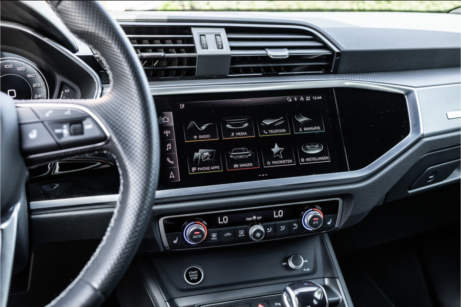 Audi Q3 45 TFSI e 245 PK S edition | 360 Camera | ACC | S-Line | Magnetic Ride | Matrix verlichting | CarPlay | Navigatie | Trekhaak | Inc 21% BTW | Black Style | Stuur- en stoelverwarming | Nieuwe APK | Garantie | Dealer onderhouden