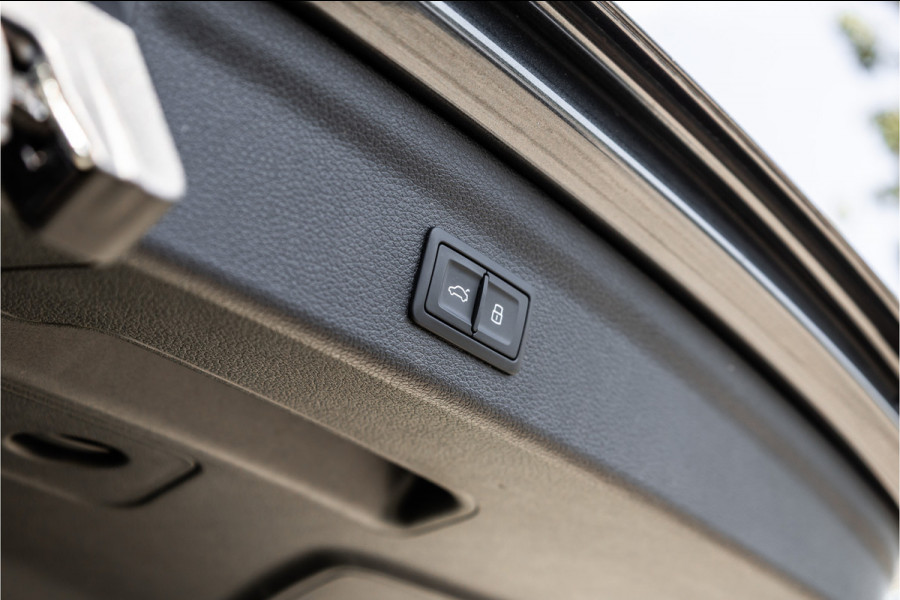 Audi Q3 45 TFSI e 245 PK S edition | 360 Camera | ACC | S-Line | Magnetic Ride | Matrix verlichting | CarPlay | Navigatie | Trekhaak | Inc 21% BTW | Black Style | Stuur- en stoelverwarming | Nieuwe APK | Garantie | Dealer onderhouden