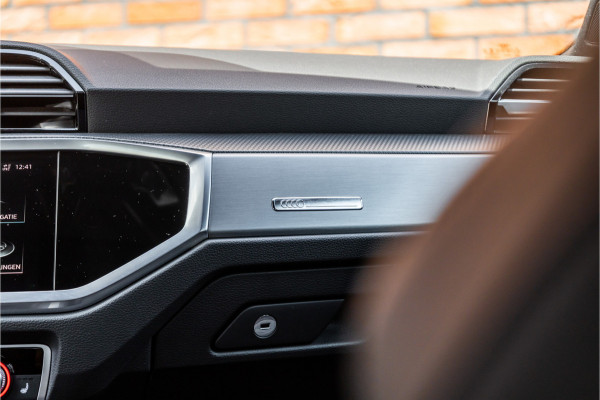 Audi Q3 45 TFSI e 245 PK S edition | 360 Camera | ACC | S-Line | Magnetic Ride | Matrix verlichting | CarPlay | Navigatie | Trekhaak | Inc 21% BTW | Black Style | Stuur- en stoelverwarming | Nieuwe APK | Garantie | Dealer onderhouden