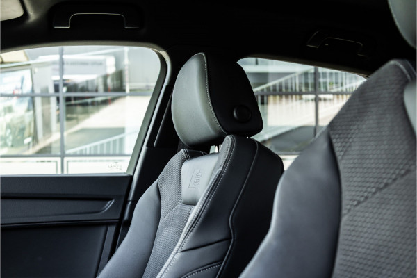 Audi Q3 45 TFSI e 245 PK S edition | 360 Camera | ACC | S-Line | Magnetic Ride | Matrix verlichting | CarPlay | Navigatie | Trekhaak | Inc 21% BTW | Black Style | Stuur- en stoelverwarming | Nieuwe APK | Garantie | Dealer onderhouden