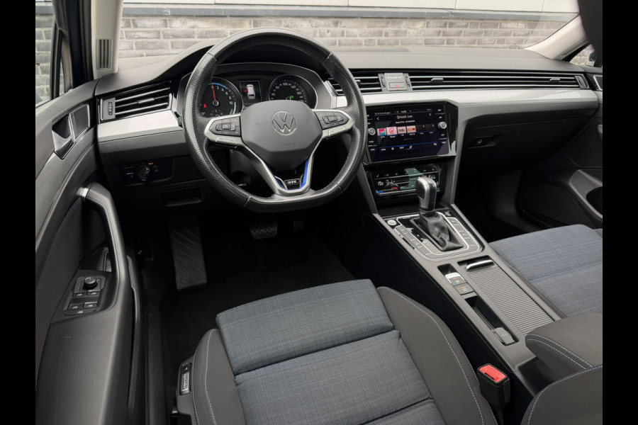 Volkswagen Passat Variant 1.4 TSI PHEV GTE Business | Pano | Elek. Trekhaak | Camera | Carplay | Navi | LED
