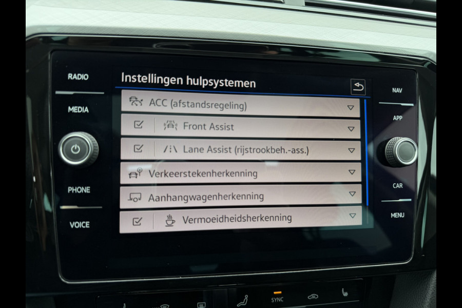 Volkswagen Passat Variant 1.4 TSI PHEV GTE Business | Pano | Elek. Trekhaak | Camera | Carplay | Navi | LED
