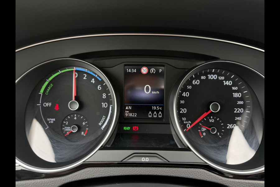 Volkswagen Passat Variant 1.4 TSI PHEV GTE Business | Pano | Elek. Trekhaak | Camera | Carplay | Navi | LED