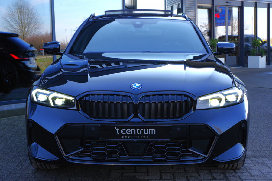BMW 3 Serie Touring 330e High Executive M-Sport 293 PK PHEV, Panoramadak, M-Kuipstoelen, Adap. Cruise Control