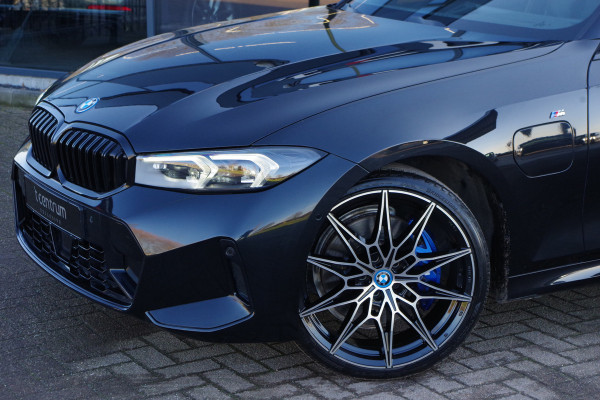 BMW 3 Serie Touring 330e High Executive M-Sport 293 PK PHEV, Panoramadak, M-Kuipstoelen, Adap. Cruise Control