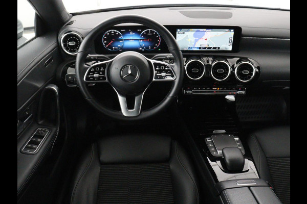 Mercedes-Benz CLA-Klasse Shooting Brake 180 Business Solution | Stoelverwarming | Carplay | Camera | Half leder | Widescreen | Dodehoek detectie | Navigatie | Park Assist | Cruise control