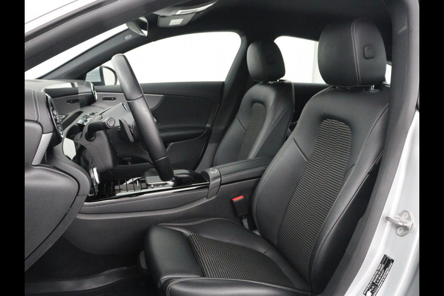 Mercedes-Benz CLA-Klasse Shooting Brake 180 Business Solution | Stoelverwarming | Carplay | Camera | Half leder | Widescreen | Dodehoek detectie | Navigatie | Park Assist | Cruise control