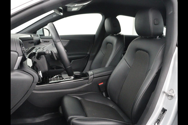 Mercedes-Benz CLA-Klasse Shooting Brake 180 Business Solution | Stoelverwarming | Carplay | Camera | Half leder | Widescreen | Dodehoek detectie | Navigatie | Park Assist | Cruise control