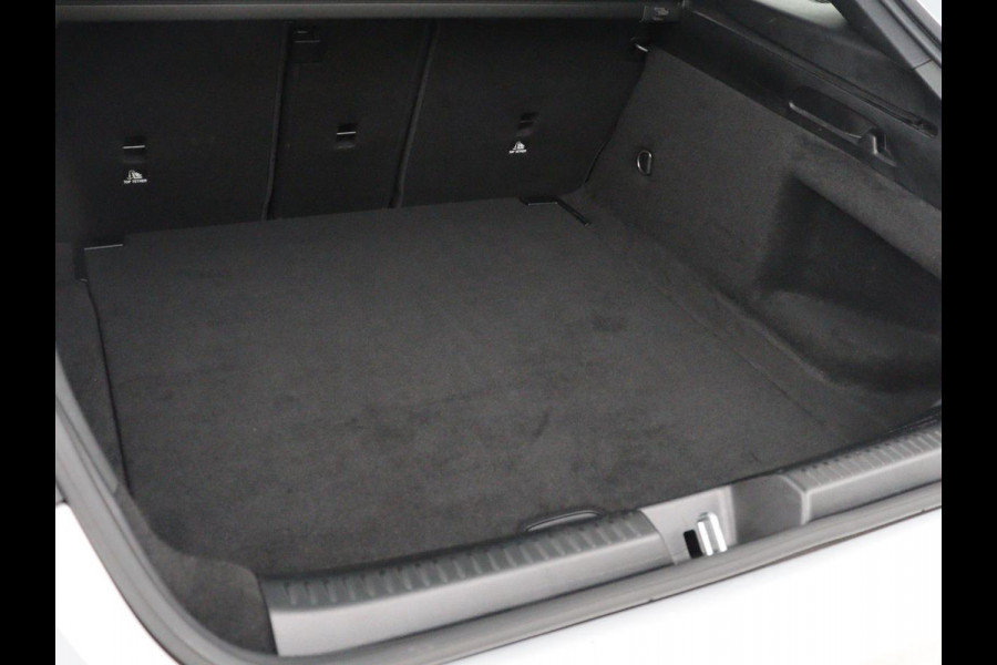 Mercedes-Benz CLA-Klasse Shooting Brake 180 Business Solution | Stoelverwarming | Carplay | Camera | Half leder | Widescreen | Dodehoek detectie | Navigatie | Park Assist | Cruise control