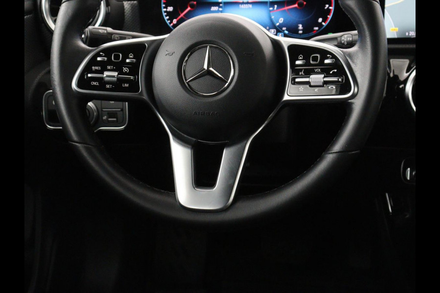 Mercedes-Benz CLA-Klasse Shooting Brake 180 Business Solution | Stoelverwarming | Carplay | Camera | Half leder | Widescreen | Dodehoek detectie | Navigatie | Park Assist | Cruise control