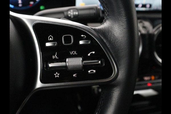 Mercedes-Benz CLA-Klasse Shooting Brake 180 Business Solution | Stoelverwarming | Carplay | Camera | Half leder | Widescreen | Dodehoek detectie | Navigatie | Park Assist | Cruise control