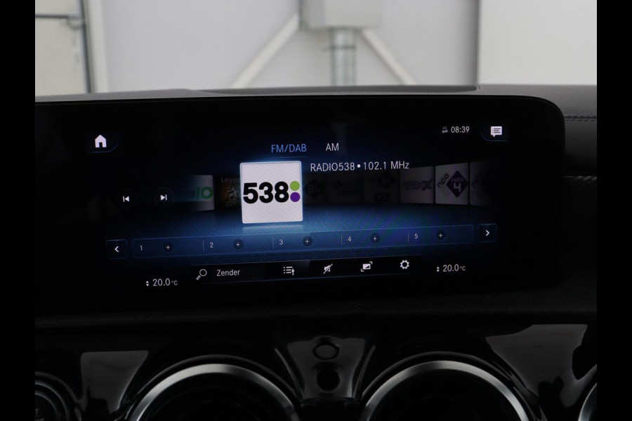 Mercedes-Benz CLA-Klasse Shooting Brake 180 Business Solution | Stoelverwarming | Carplay | Camera | Half leder | Widescreen | Dodehoek detectie | Navigatie | Park Assist | Cruise control