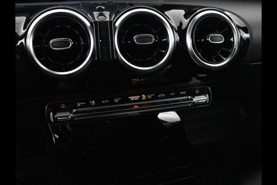 Mercedes-Benz CLA-Klasse Shooting Brake 180 Business Solution | Stoelverwarming | Carplay | Camera | Half leder | Widescreen | Dodehoek detectie | Navigatie | Park Assist | Cruise control