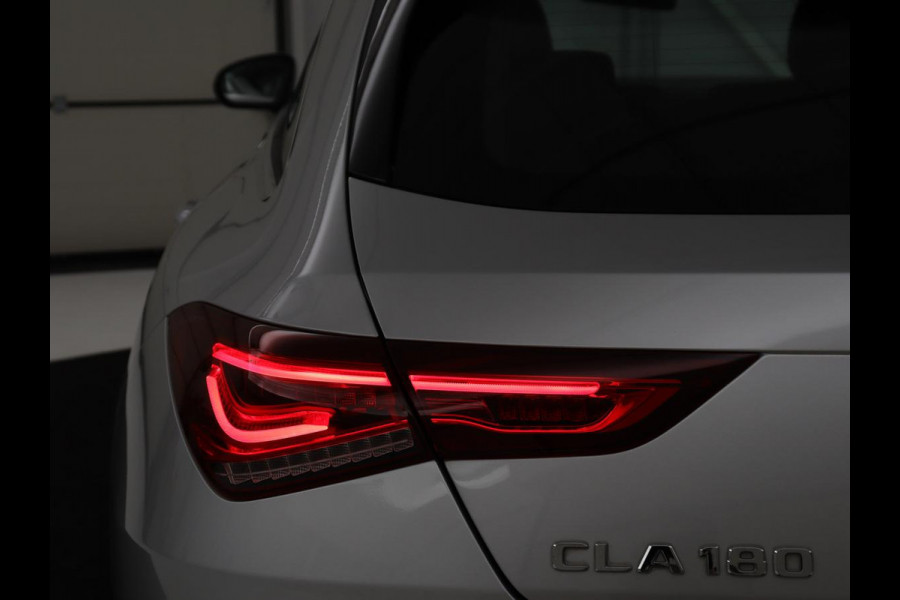 Mercedes-Benz CLA-Klasse Shooting Brake 180 Business Solution | Stoelverwarming | Carplay | Camera | Half leder | Widescreen | Dodehoek detectie | Navigatie | Park Assist | Cruise control