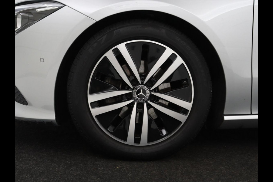 Mercedes-Benz CLA-Klasse Shooting Brake 180 Business Solution | Stoelverwarming | Carplay | Camera | Half leder | Widescreen | Dodehoek detectie | Navigatie | Park Assist | Cruise control