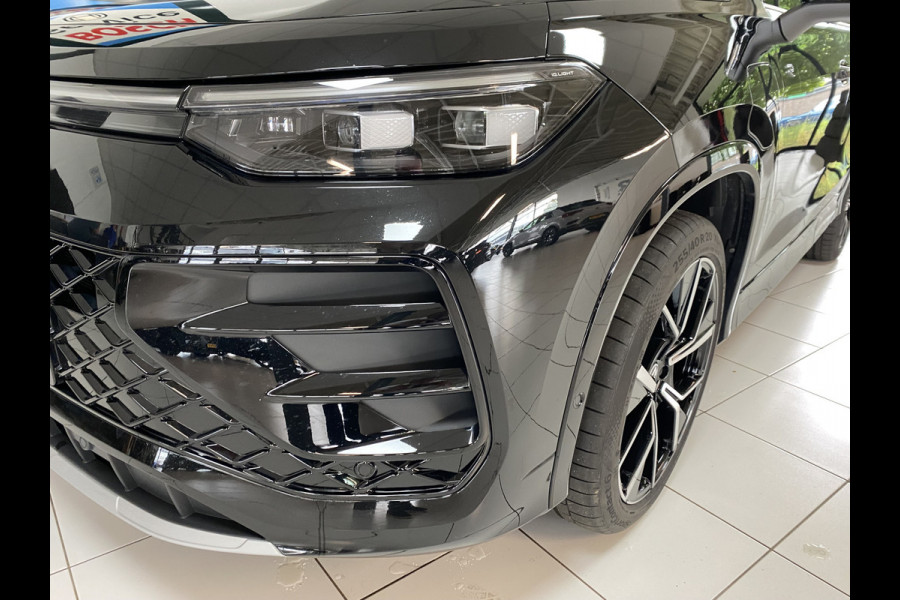 Volkswagen Tayron 1.5 eHybrid R-Line Edition 272 PK Panoramadak / Trekhaak / matrix led / Carplay / Stoelverwarming/ventilatie Head-up Display