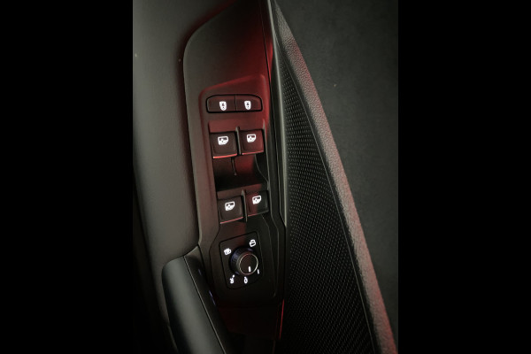 Volkswagen Tayron 1.5 eHybrid R-Line Edition 272 PK Panoramadak / Trekhaak / matrix led / Carplay / Stoelverwarming/ventilatie Head-up Display