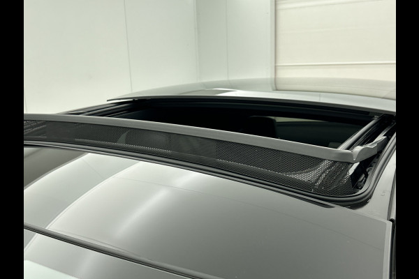 Mercedes-Benz CLA-Klasse 180 Business Solution AMG | Panoramadak | 5 spaaks lichtmetalen | Navigatie | Parking support Inclusief 24 maanden MB Certified garantie voor Europa.