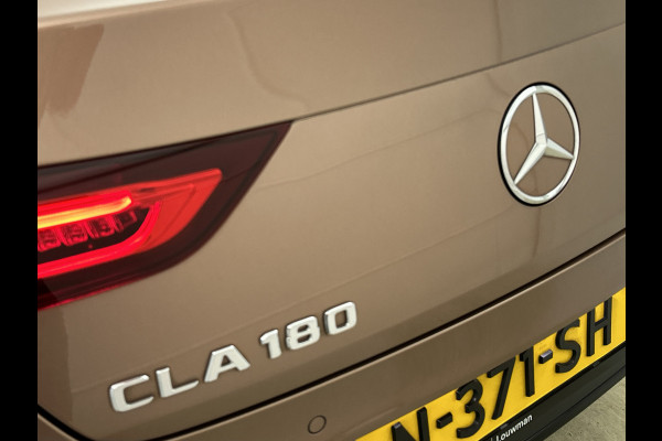 Mercedes-Benz CLA-Klasse 180 Business Solution AMG | Panoramadak | 5 spaaks lichtmetalen | Navigatie | Parking support Inclusief 24 maanden MB Certified garantie voor Europa.