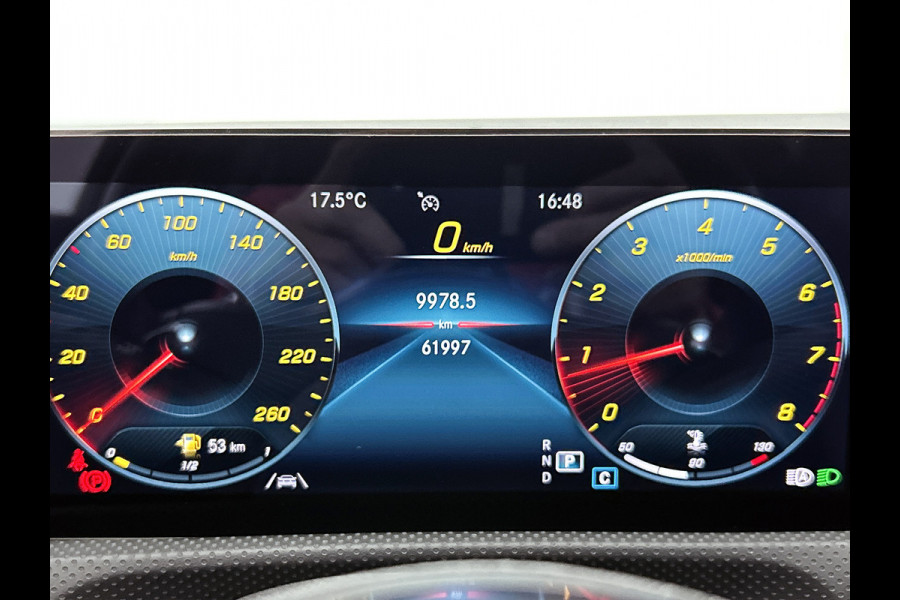 Mercedes-Benz CLA-Klasse 180 Business Solution AMG | Panoramadak | 5 spaaks lichtmetalen | Navigatie | Parking support Inclusief 24 maanden MB Certified garantie voor Europa.