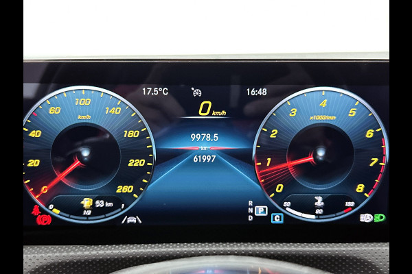 Mercedes-Benz CLA-Klasse 180 Business Solution AMG | Panoramadak | 5 spaaks lichtmetalen | Navigatie | Parking support Inclusief 24 maanden MB Certified garantie voor Europa.