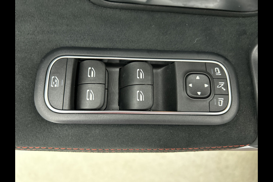 Mercedes-Benz CLA-Klasse 180 Business Solution AMG | Panoramadak | 5 spaaks lichtmetalen | Navigatie | Parking support Inclusief 24 maanden MB Certified garantie voor Europa.