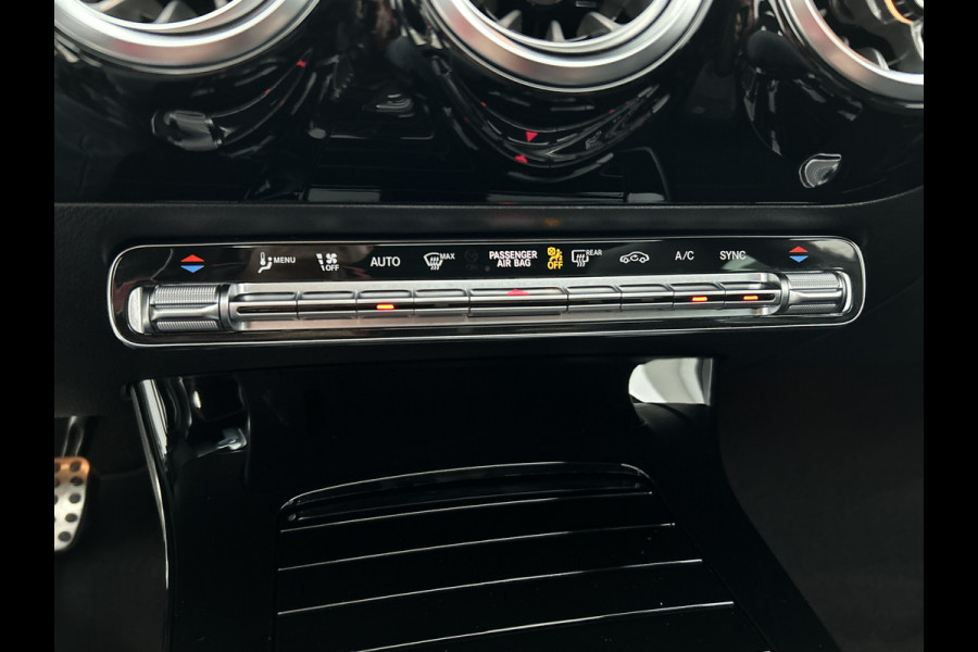 Mercedes-Benz CLA-Klasse 180 Business Solution AMG | Panoramadak | 5 spaaks lichtmetalen | Navigatie | Parking support Inclusief 24 maanden MB Certified garantie voor Europa.