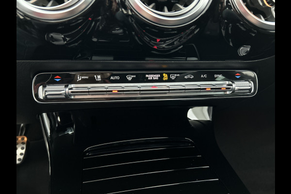 Mercedes-Benz CLA-Klasse 180 Business Solution AMG | Panoramadak | 5 spaaks lichtmetalen | Navigatie | Parking support Inclusief 24 maanden MB Certified garantie voor Europa.