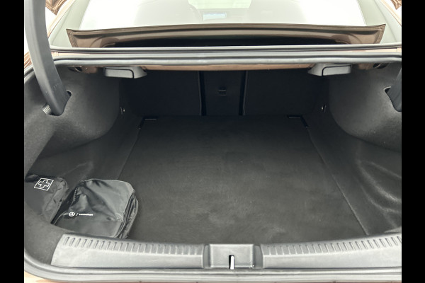 Mercedes-Benz CLA-Klasse 180 Business Solution AMG | Panoramadak | 5 spaaks lichtmetalen | Navigatie | Parking support Inclusief 24 maanden MB Certified garantie voor Europa.