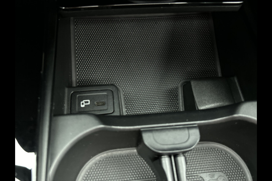 Mercedes-Benz CLA-Klasse 180 Business Solution AMG | Panoramadak | 5 spaaks lichtmetalen | Navigatie | Parking support Inclusief 24 maanden MB Certified garantie voor Europa.