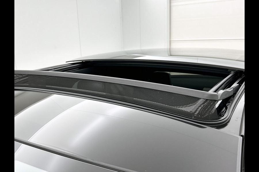 Mercedes-Benz CLA-Klasse 180 Business Solution AMG | Panoramadak | 5 spaaks lichtmetalen | Navigatie | Parking support Inclusief 24 maanden MB Certified garantie voor Europa.