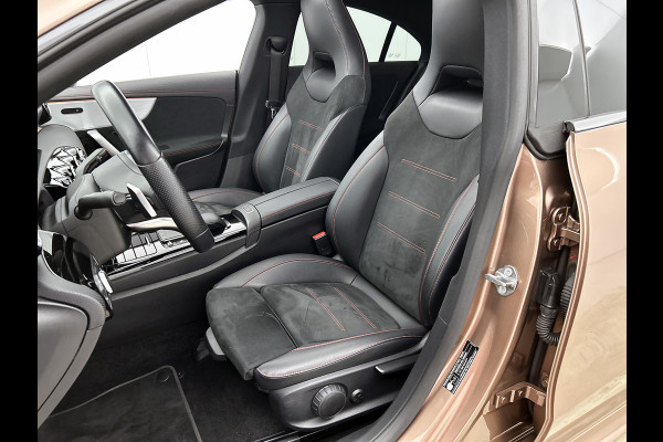 Mercedes-Benz CLA-Klasse 180 Business Solution AMG | Panoramadak | 5 spaaks lichtmetalen | Navigatie | Parking support Inclusief 24 maanden MB Certified garantie voor Europa.