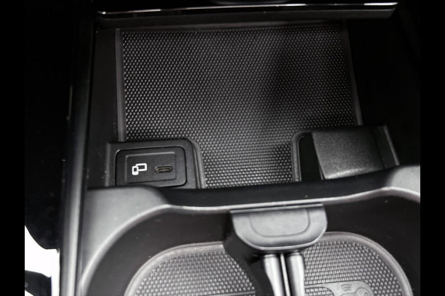 Mercedes-Benz CLA-Klasse 180 Business Solution AMG | Panoramadak | 5 spaaks lichtmetalen | Navigatie | Parking support Inclusief 24 maanden MB Certified garantie voor Europa.