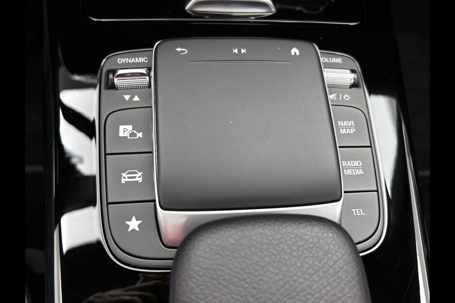 Mercedes-Benz CLA-Klasse 180 Business Solution AMG | Panoramadak | 5 spaaks lichtmetalen | Navigatie | Parking support Inclusief 24 maanden MB Certified garantie voor Europa.
