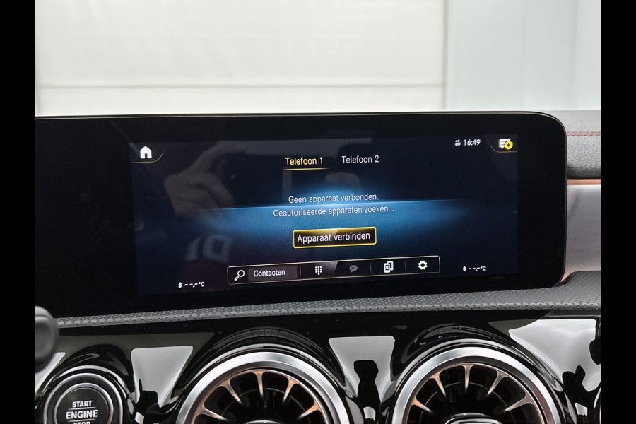 Mercedes-Benz CLA-Klasse 180 Business Solution AMG | Panoramadak | 5 spaaks lichtmetalen | Navigatie | Parking support Inclusief 24 maanden MB Certified garantie voor Europa.