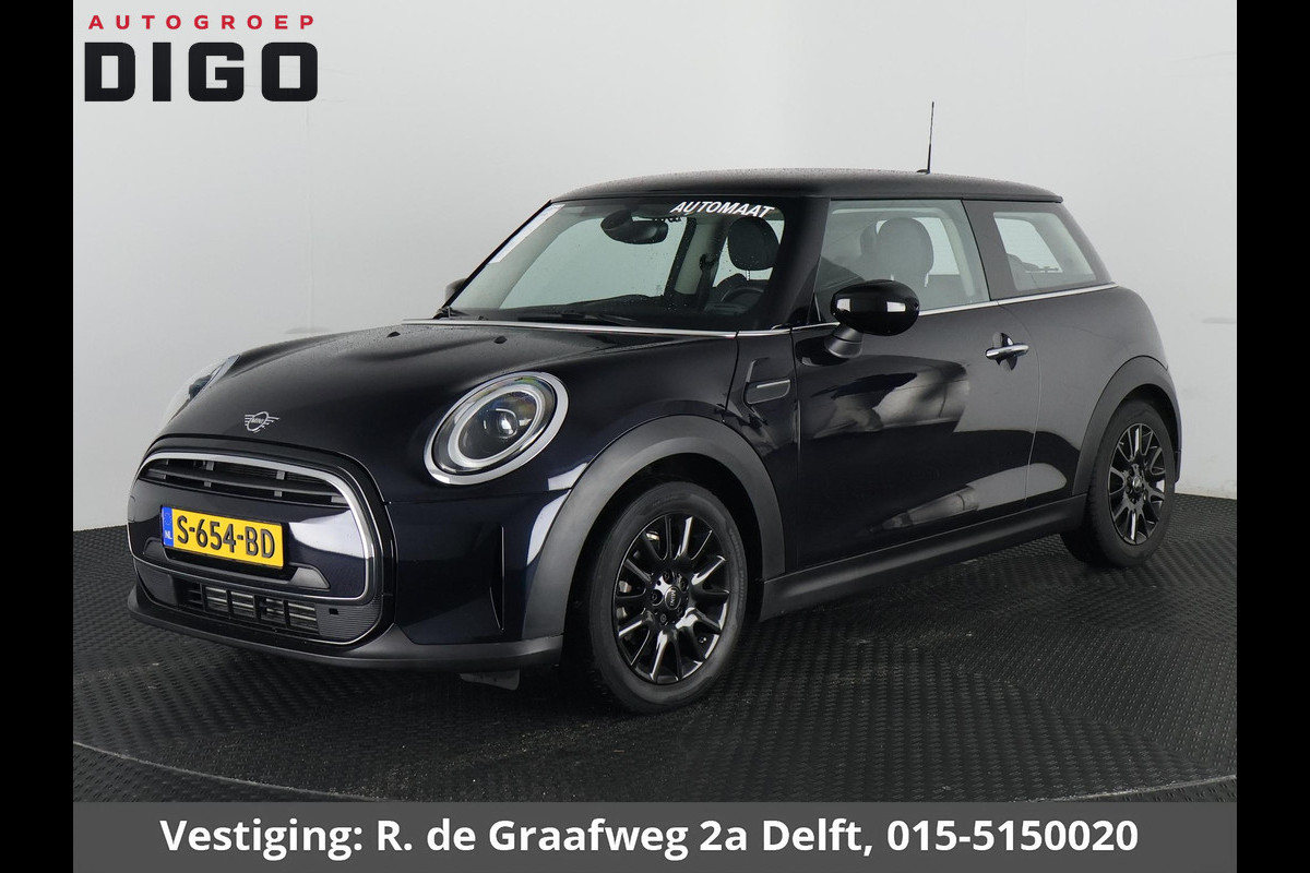 MINI 3-deurs 1.5 Cooper Sports Classic Automaat | Apple Carplay & AndroidAUTO | Parkeersensoren | 1e eigenaar |