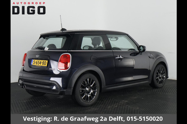 MINI 3-deurs 1.5 Cooper Sports Classic Automaat | Apple Carplay & AndroidAUTO | Parkeersensoren | 1e eigenaar |