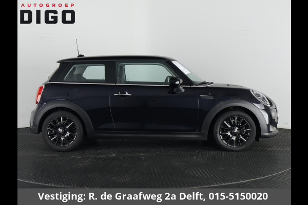 MINI 3-deurs 1.5 Cooper Sports Classic Automaat | Apple Carplay & AndroidAUTO | Parkeersensoren | 1e eigenaar |