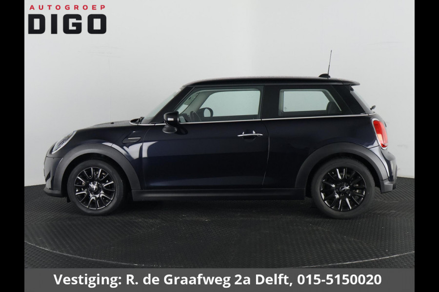 MINI 3-deurs 1.5 Cooper Sports Classic Automaat | Apple Carplay & AndroidAUTO | Parkeersensoren | 1e eigenaar |