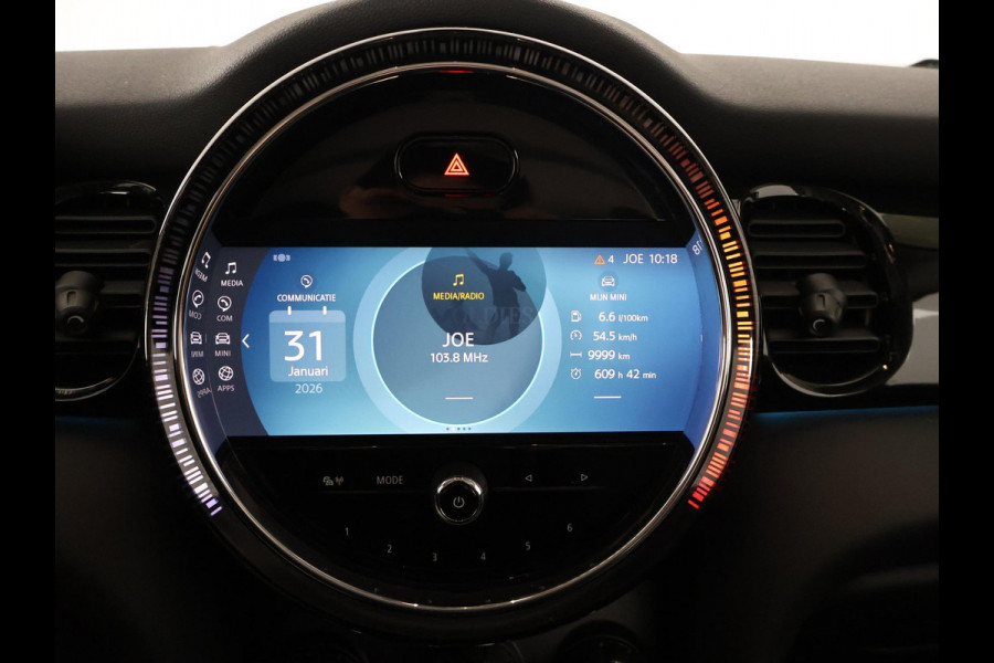 MINI 3-deurs 1.5 Cooper Sports Classic Automaat | Apple Carplay & AndroidAUTO | Parkeersensoren | 1e eigenaar |