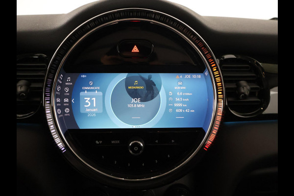 MINI 3-deurs 1.5 Cooper Sports Classic Automaat | Apple Carplay & AndroidAUTO | Parkeersensoren | 1e eigenaar |