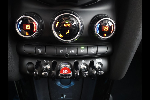 MINI 3-deurs 1.5 Cooper Sports Classic Automaat | Apple Carplay & AndroidAUTO | Parkeersensoren | 1e eigenaar |