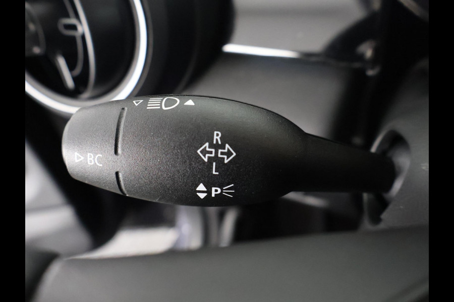 MINI 3-deurs 1.5 Cooper Sports Classic Automaat | Apple Carplay & AndroidAUTO | Parkeersensoren | 1e eigenaar |