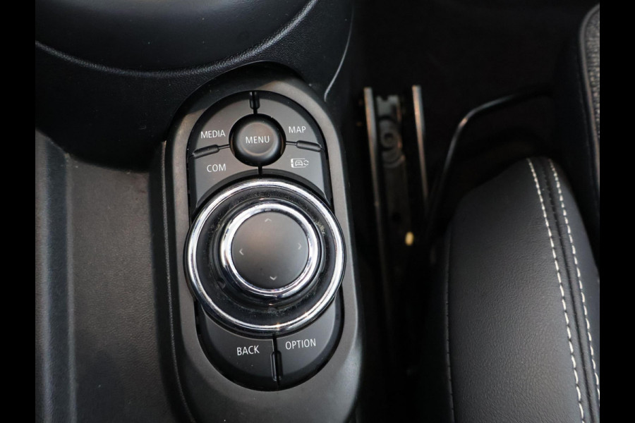 MINI 3-deurs 1.5 Cooper Sports Classic Automaat | Apple Carplay & AndroidAUTO | Parkeersensoren | 1e eigenaar |