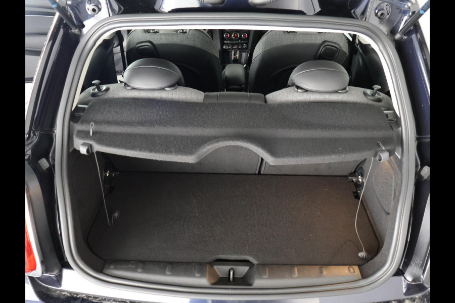 MINI 3-deurs 1.5 Cooper Sports Classic Automaat | Apple Carplay & AndroidAUTO | Parkeersensoren | 1e eigenaar |